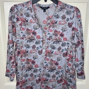 Floral Lucky Brand Button Tee sz Med